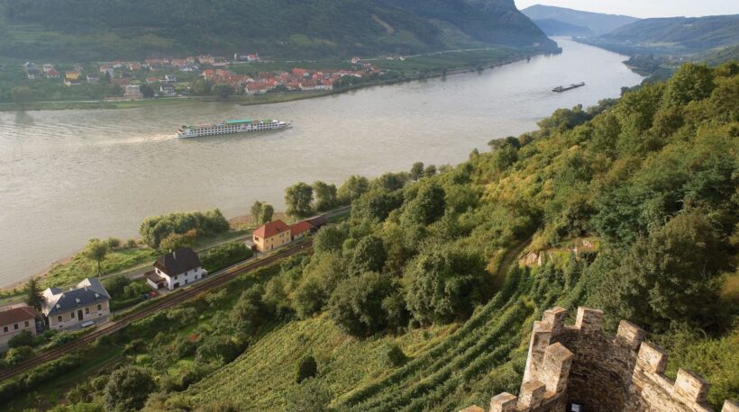 Hongrie-Danube-bateau-navigation©CroisiEurope